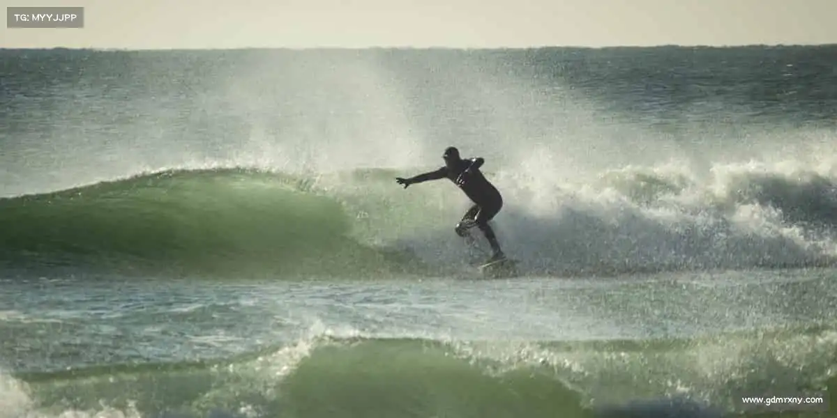 <strong>DB旗舰</strong>每一次挥拍，都是对自我的超越！🎾💥